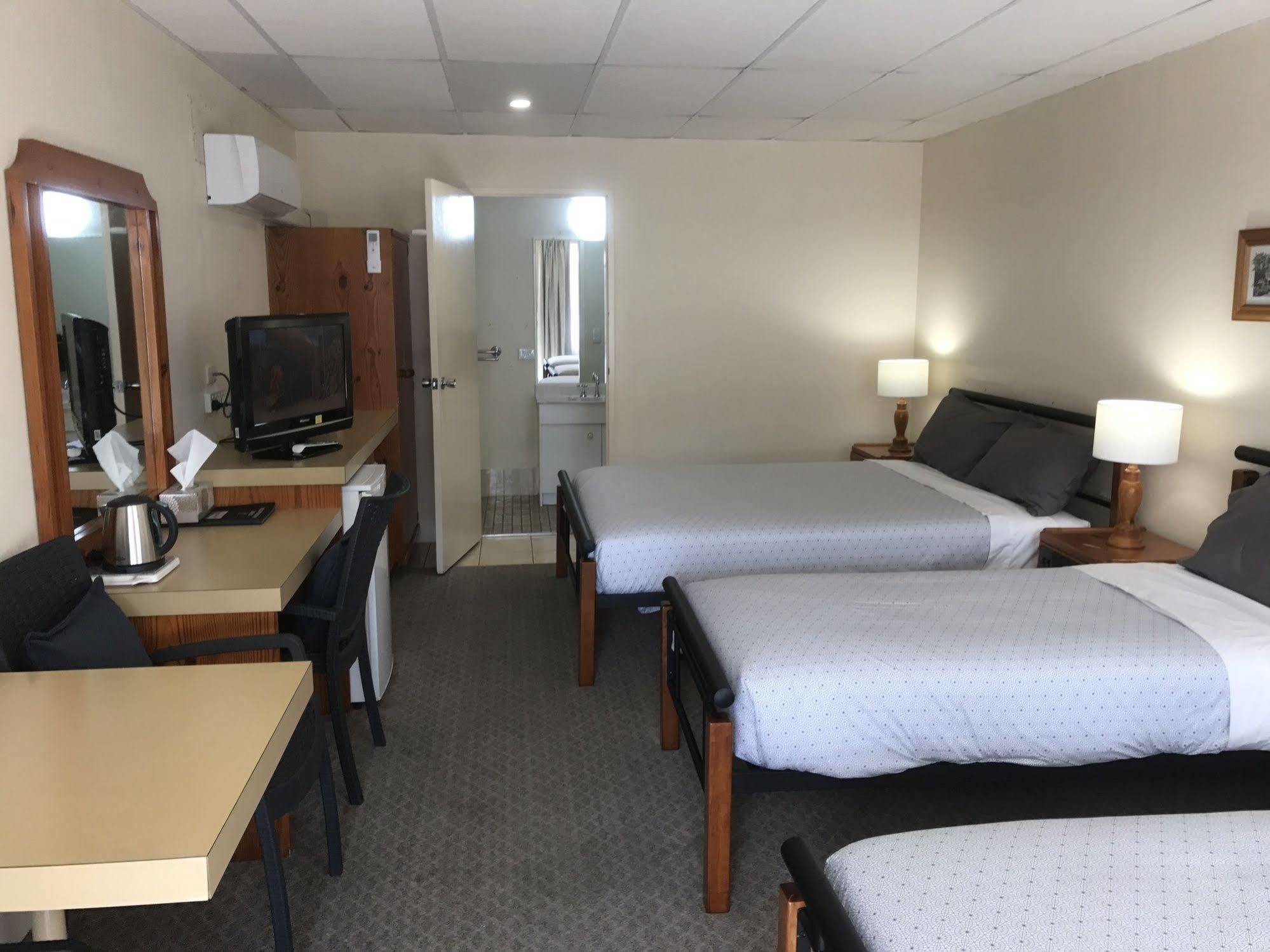 טוויד הדס Cooks Endeavour Motor Inn מראה חיצוני תמונה